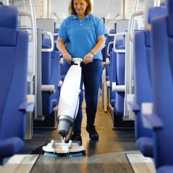 i-mop trein schoonmaken
